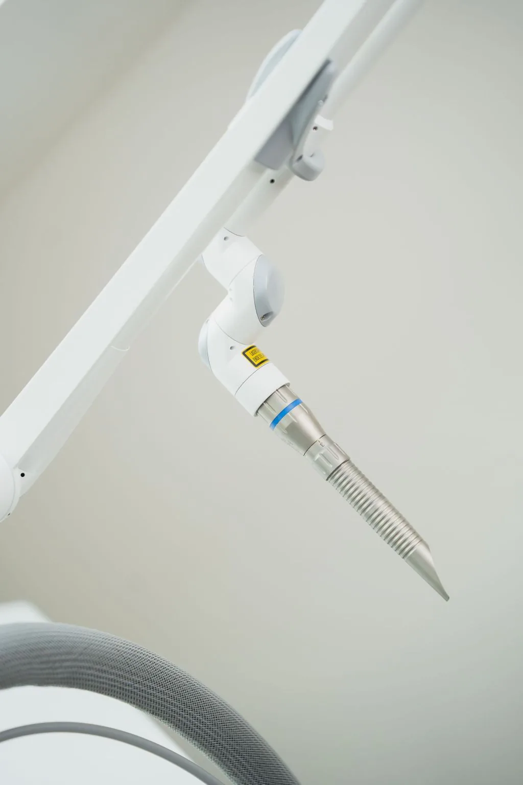 Fotona-Lasersystem in der Ordination von Dr. Nicole Egger